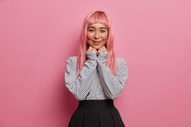 is britt robertson wearing a wig — examining photos, hairline clues and expert opinions