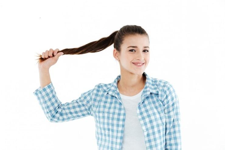 does malin akerman wear a wig in hunting wives — candid set photos and styling breakdown