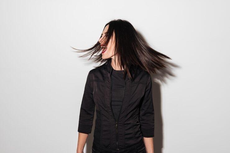 From character demands to personal style why does britt robertson wear a wig and what it means for her image