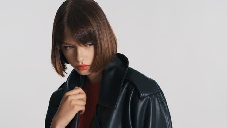 does malin akerman wear a wig in hunting wives — candid set photos and styling breakdown