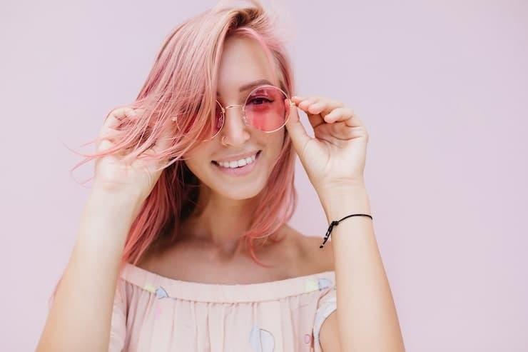 are synthetic wigs toxic Exploring off gassing, scalp safety and how to choose safer synthetic hair