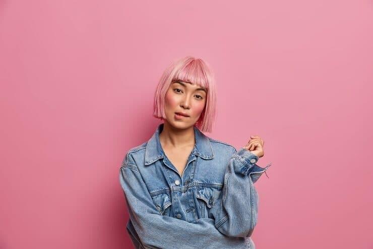 Exploring does vanna white wear a wig in photos, timeline and what hair experts say