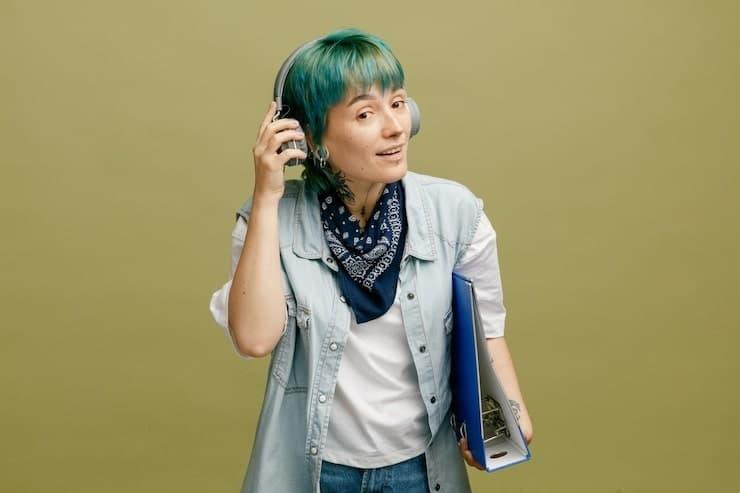 How to Style Synthetic Wigs Like a Pro - Easy Heat Free Techniques and Everyday Tips