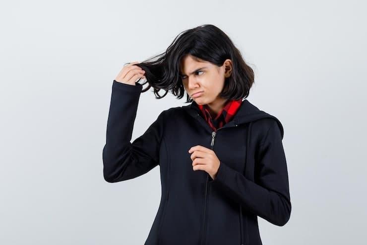 7 Surprising Clues is spencer wearing a wig in season 5 and What Makeup Artists Won't Tell You