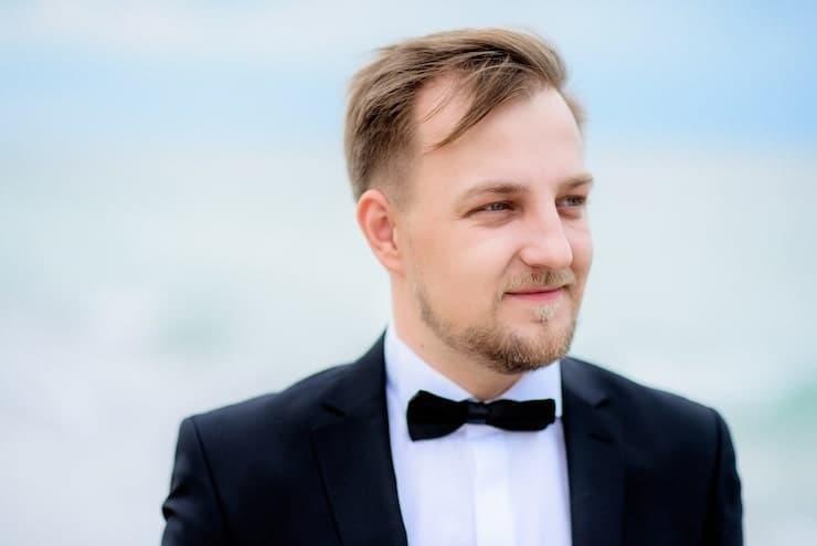 does anna wintour wear wigs Truth Revealed Behind Her Iconic Bob and Style Choices